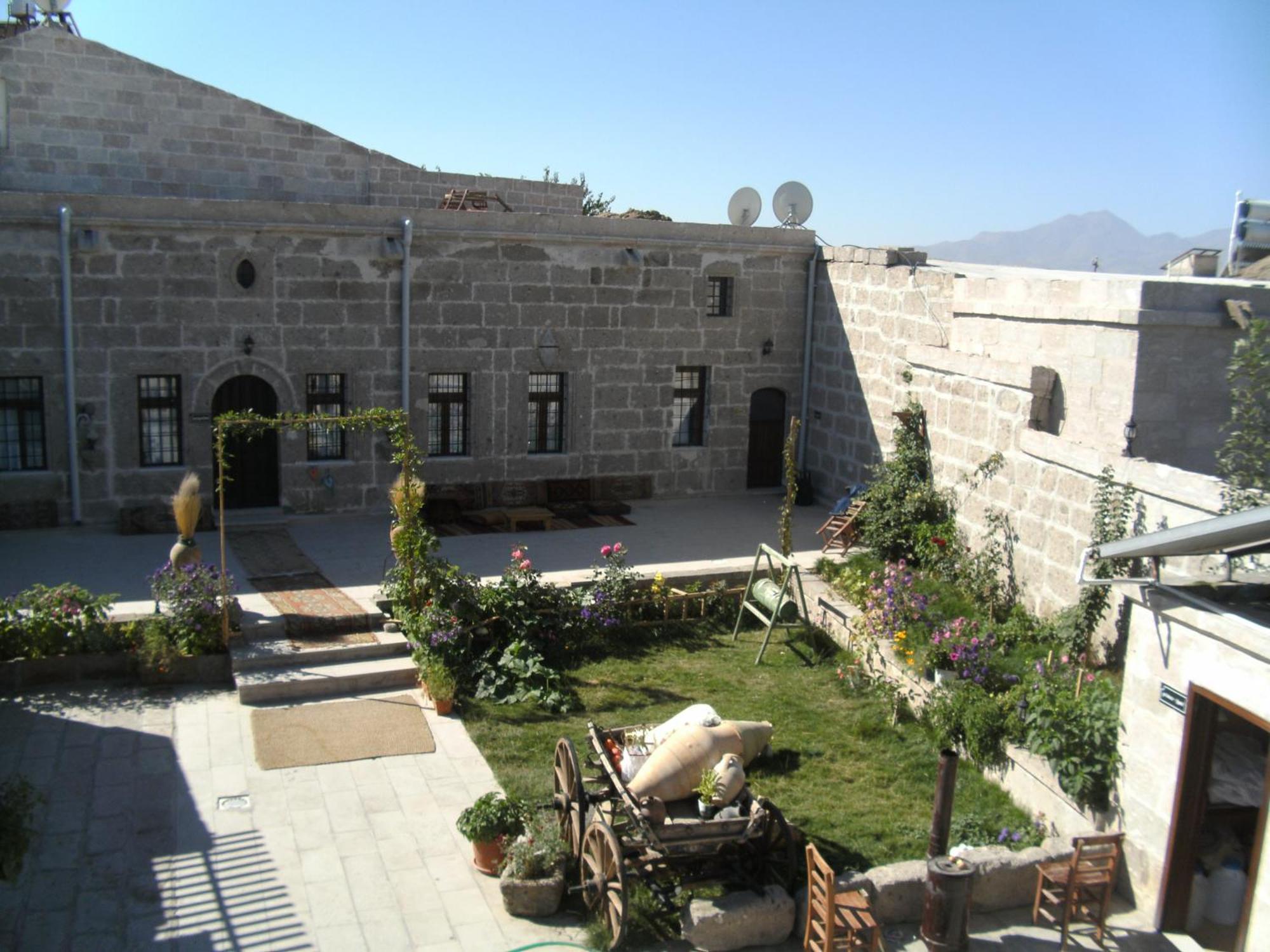 Osmanoglu Hotel Guzelyurt Exterior photo